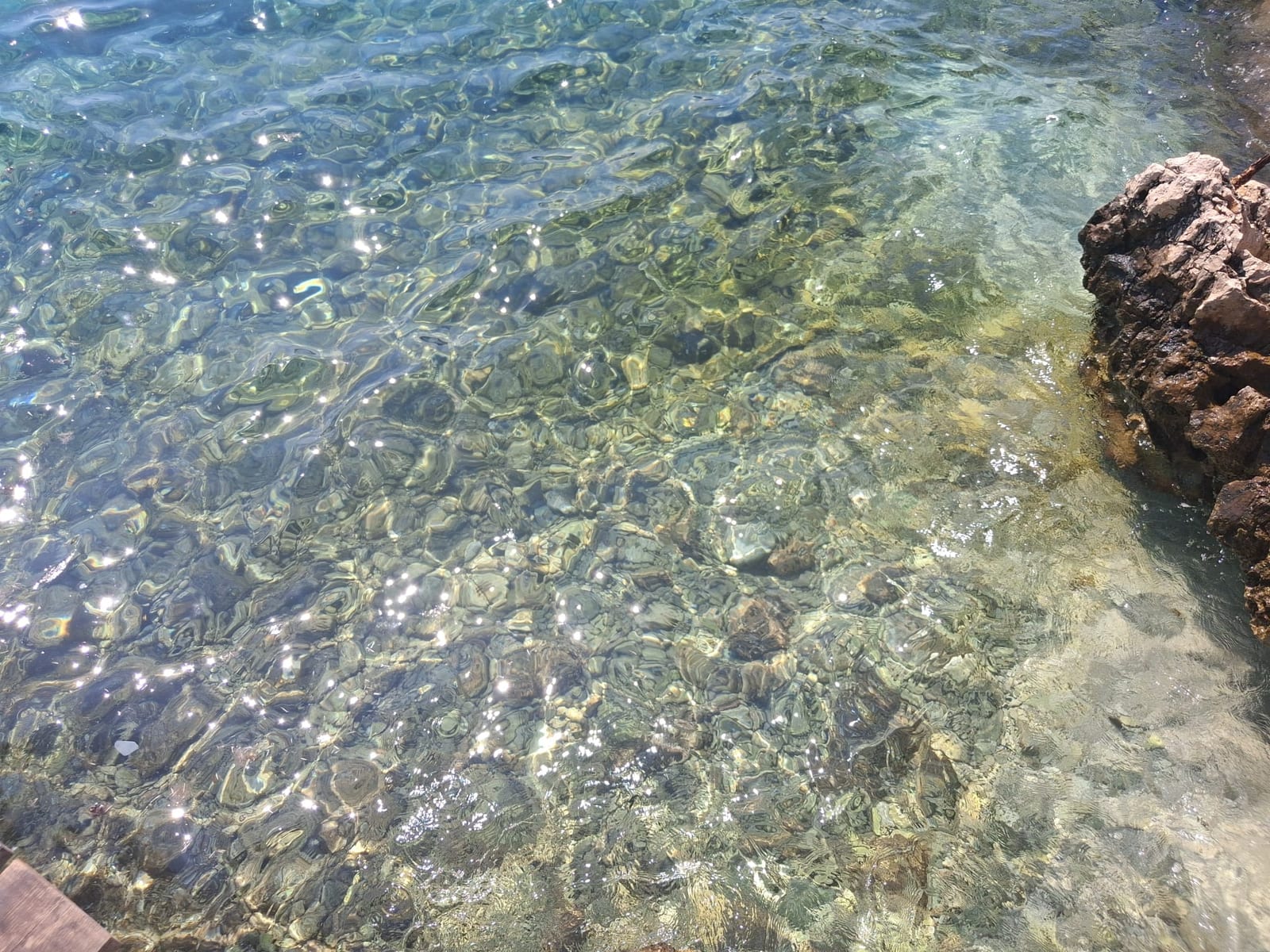 Klares, sauberes Wasser der Adria