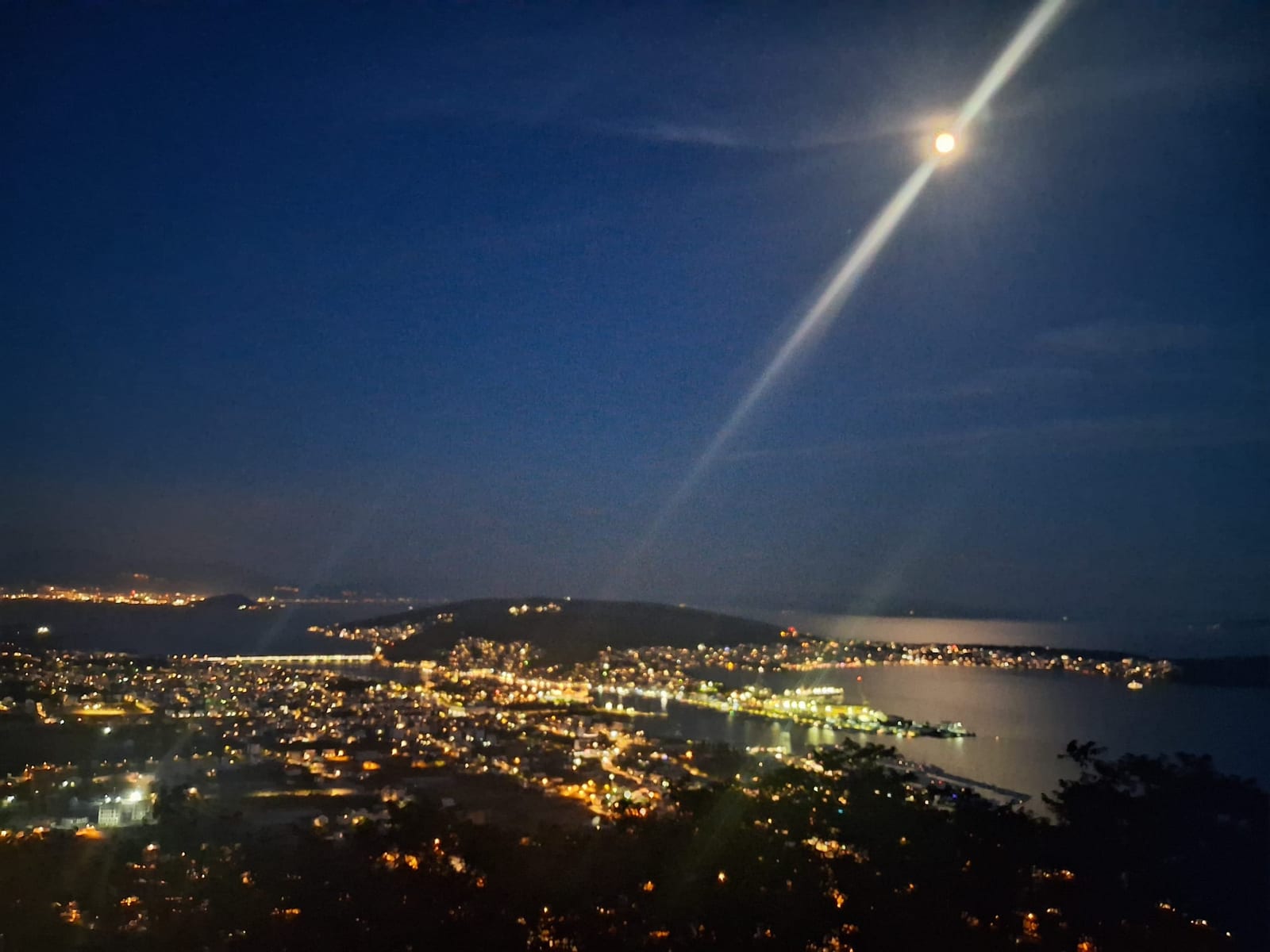 Trogir und Čiovo bei Nacht im Mondlicht